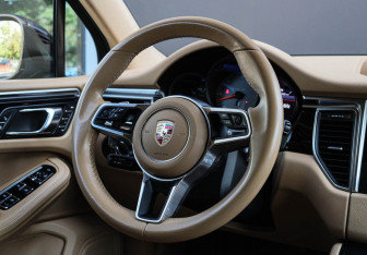 Подержанный автомобиль Porsche Macan 2016 года (12 фото)