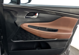 Подержанный автомобиль Hyundai Santa Fe 2021 года (25 фото)