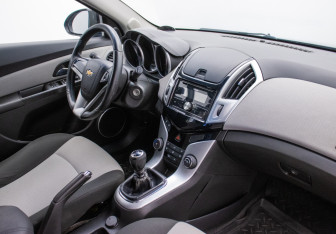 Подержанный автомобиль Chevrolet Cruze Hatchback 2013 года (10 фото)