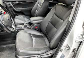 Подержанный автомобиль Kia Sorento 2014 года (20 фото)