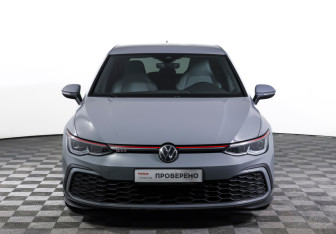 Подержанный автомобиль Volkswagen Golf GTI Hatchback 2021 года (2 фото)