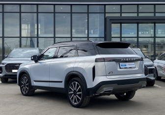 Подержанный автомобиль Jaecoo J7 2025 года (7 фото)