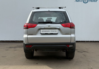 Подержанный автомобиль Mitsubishi Pajero Sport 2014 года (6 фото)