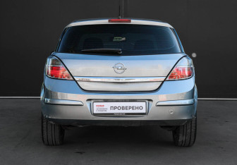 Подержанный автомобиль Opel Astra Hatchback 2011 года (5 фото)