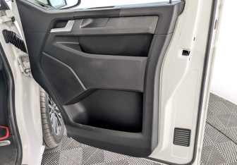 Подержанный автомобиль Volkswagen Caravelle 2019 года (24 фото)