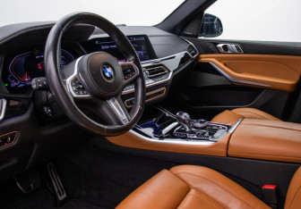 Подержанный автомобиль BMW X5 2020 года (9 фото)