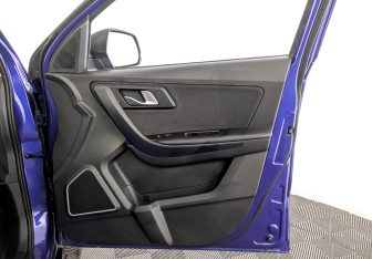 Подержанный автомобиль FAW Besturn X40 2021 года (25 фото)