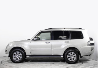 Подержанный автомобиль Mitsubishi Pajero 2021 года (8 фото)