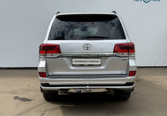Подержанный автомобиль Toyota Land Cruiser Suv 2008 года (6 фото)