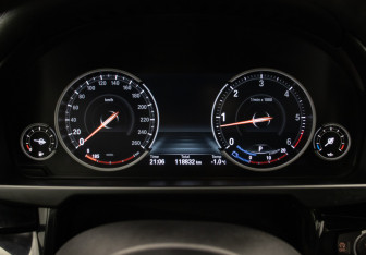 Подержанный автомобиль BMW X6 2015 года (12 фото)