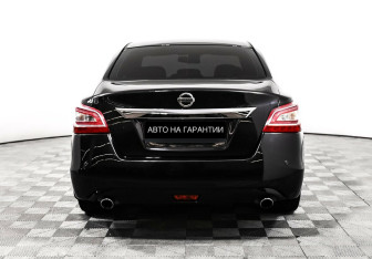 Подержанный автомобиль Nissan Teana 2014 года (6 фото)