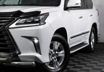 Подержанный автомобиль Lexus LX 2015 года (26 фото)
