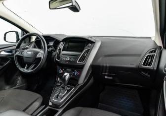 Подержанный автомобиль Ford Focus Hatchback 2017 года (5 фото)