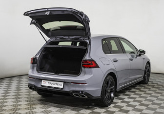 Подержанный автомобиль Volkswagen Golf Hatchback 2021 года (19 фото)