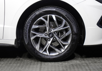 Подержанный автомобиль Hyundai Sonata 2021 года (25 фото)