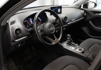 Подержанный автомобиль Audi A3 Sedan 2016 года (7 фото)