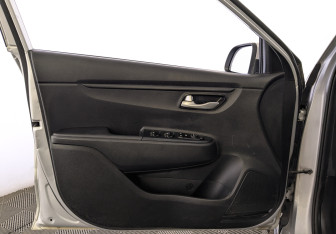 Подержанный автомобиль Kia Rio Hatchback 2021 года (17 фото)