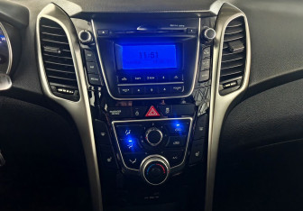 Подержанный автомобиль Hyundai i30 Hatchback 2012 года (14 фото)
