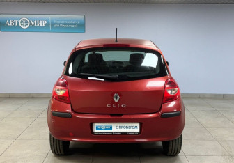 Подержанный автомобиль Renault Clio Hatchback 2008 года (6 фото)