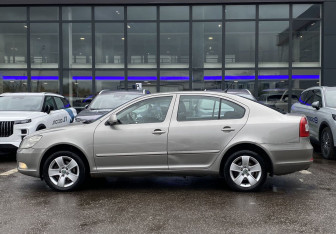 Подержанный автомобиль Skoda Octavia Liftback 2013 года (7 фото)