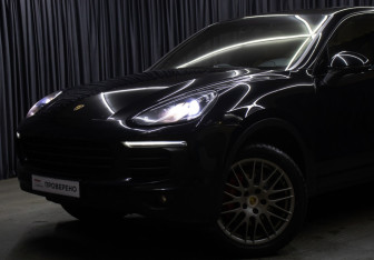 Подержанный автомобиль Porsche Cayenne 2014 года (27 фото)