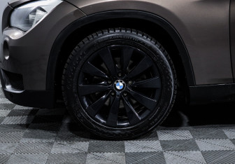 Подержанный автомобиль BMW X1 2012 года (15 фото)
