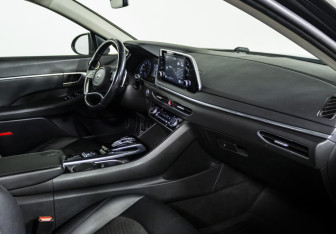 Подержанный автомобиль Hyundai Sonata 2020 года (9 фото)