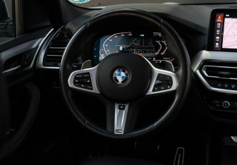 Подержанный автомобиль BMW X3 2023 года (17 фото)