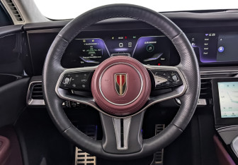 Подержанный автомобиль Hongqi E-HS9 2022 года (22 фото)