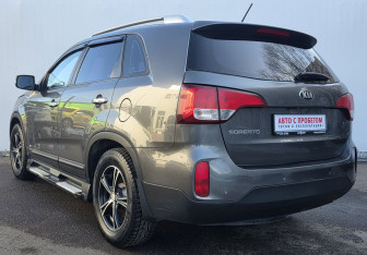 Подержанный автомобиль Kia Sorento 2014 года (7 фото)
