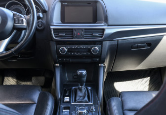 Подержанный автомобиль Mazda CX-5 2015 года (15 фото)
