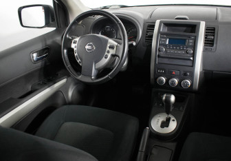 Подержанный автомобиль Nissan X-Trail 2014 года (9 фото)