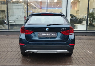 Подержанный автомобиль BMW X1 2012 года (7 фото)