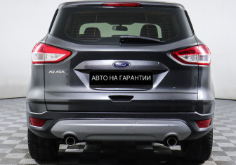Подержанный автомобиль Ford Kuga 2015 года (4 фото)