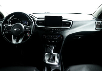 Подержанный автомобиль Kia Ceed Hatchback 2018 года (9 фото)