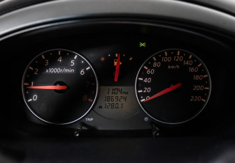 Подержанный автомобиль Nissan Micra Hatchback 2006 года (10 фото)