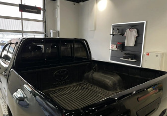 Подержанный автомобиль Toyota Hilux 2018 года (17 фото)