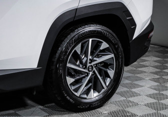 Подержанный автомобиль Hyundai Tucson 2024 года (15 фото)