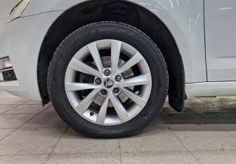 Подержанный автомобиль Skoda Octavia Liftback 2019 года (11 фото)