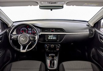 Подержанный автомобиль Kia Rio Sedan 2018 года (14 фото)