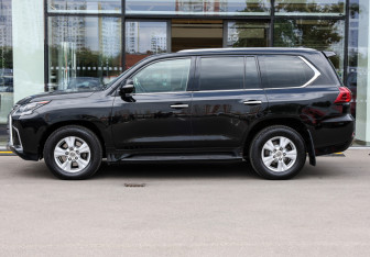 Подержанный автомобиль Lexus LX 2016 года (8 фото)