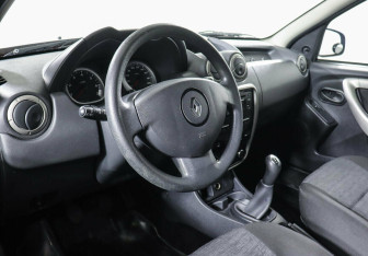 Подержанный автомобиль Renault Duster 2014 года (7 фото)