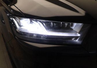 Подержанный автомобиль Audi Q7 2017 года (31 фото)