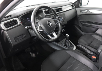 Подержанный автомобиль Renault Arkana 2019 года (9 фото)