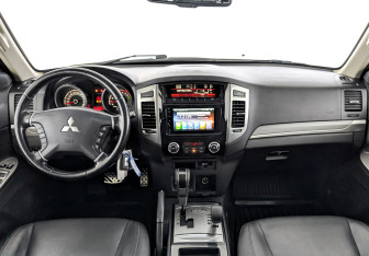 Подержанный автомобиль Mitsubishi Pajero 2018 года (14 фото)