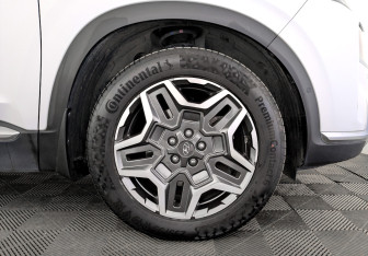 Подержанный автомобиль Hyundai Santa Fe 2022 года (18 фото)