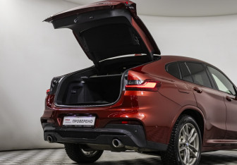 Подержанный автомобиль BMW X4 2021 года (19 фото)