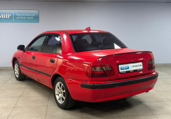 Подержанный автомобиль Mitsubishi Carisma Sedan 1999 года (7 фото)