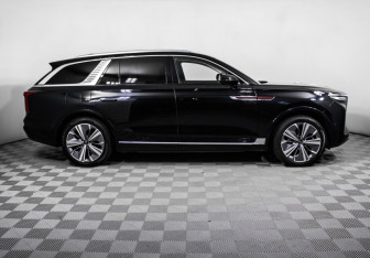 Подержанный автомобиль Hongqi E-HS9 2021 года (4 фото)