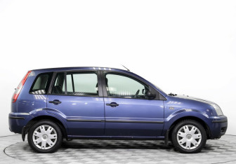Подержанный автомобиль Ford Fusion 2005 года (4 фото)